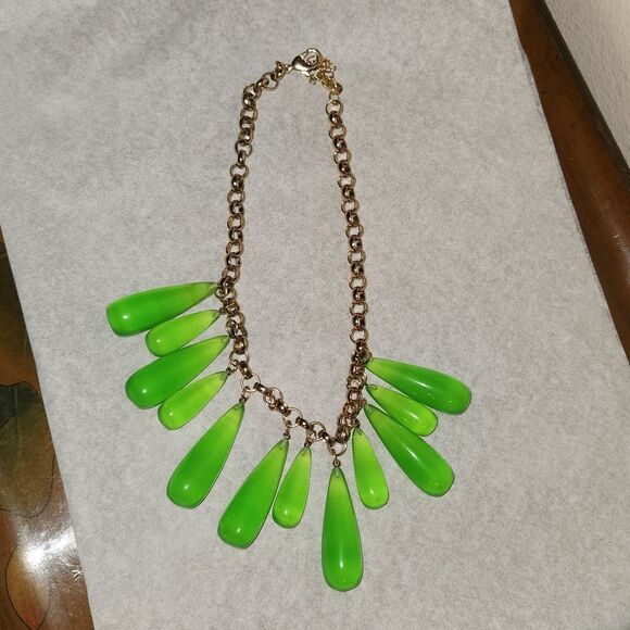 Green Chuncky Costum Necklace - Picture 1 of 7